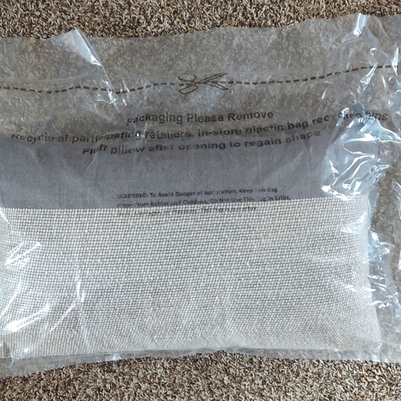 2 THRESHOLD STUDIO MCGEE COLOR BLOCK GRAY/CREAM DECORATIVE LUMBAR THROW PILLOW - Picture 4 of 7